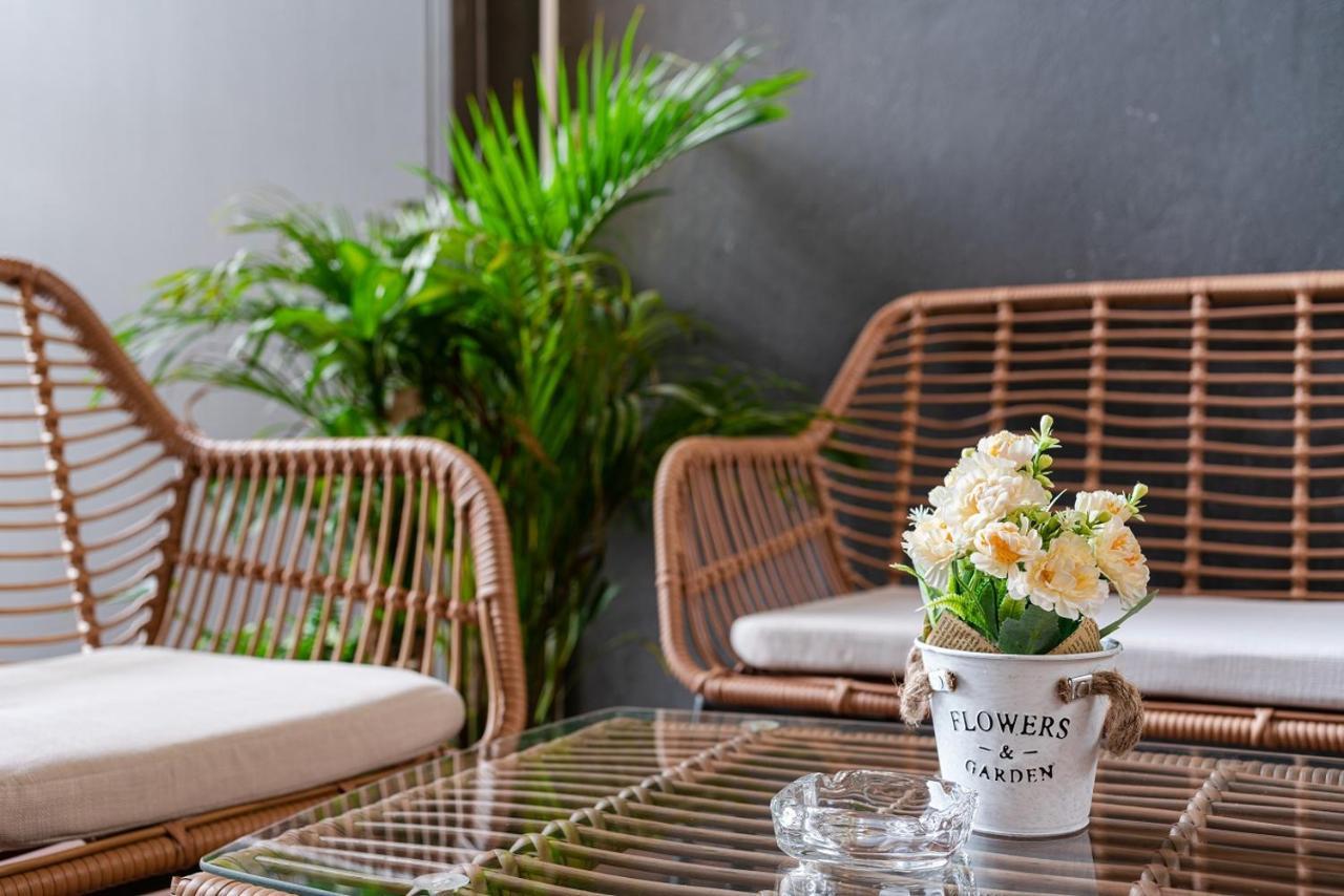 Aspira Gems Center Silom Hotell Bangkok Exteriör bild
