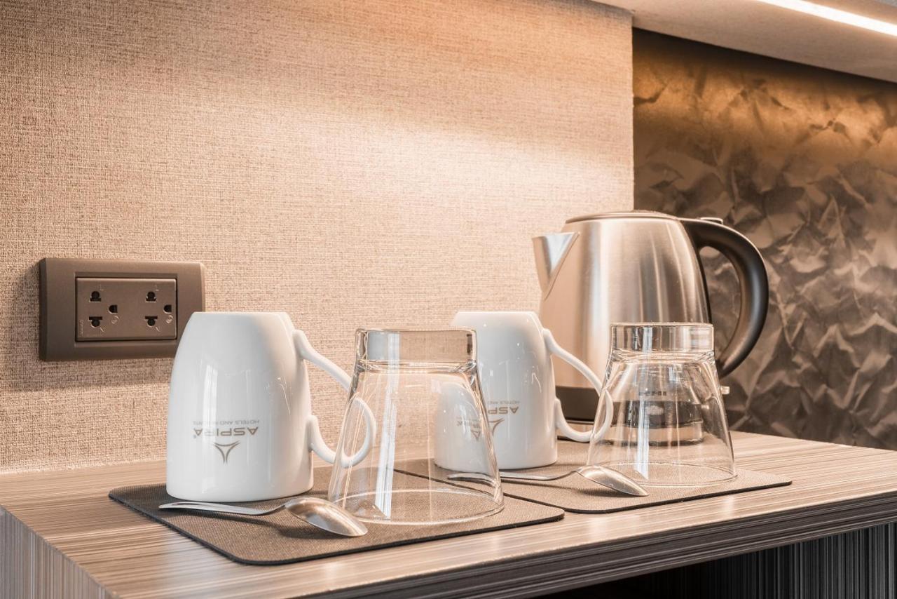 Aspira Gems Center Silom Hotell Bangkok Rum bild