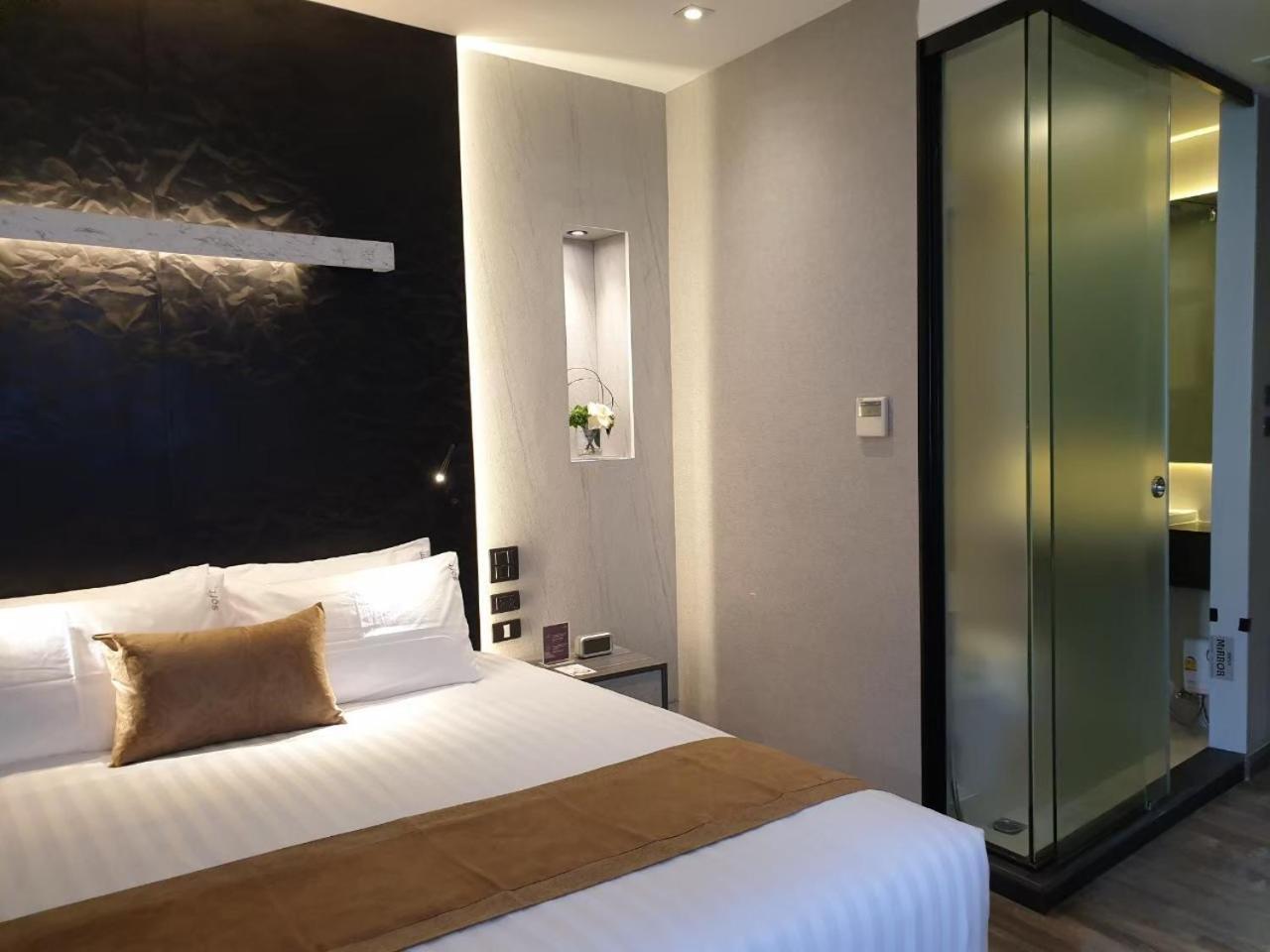 Aspira Gems Center Silom Hotell Bangkok Rum bild