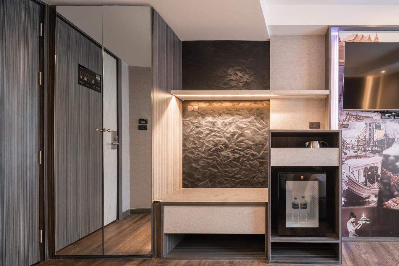 Aspira Gems Center Silom Hotell Bangkok Rum bild